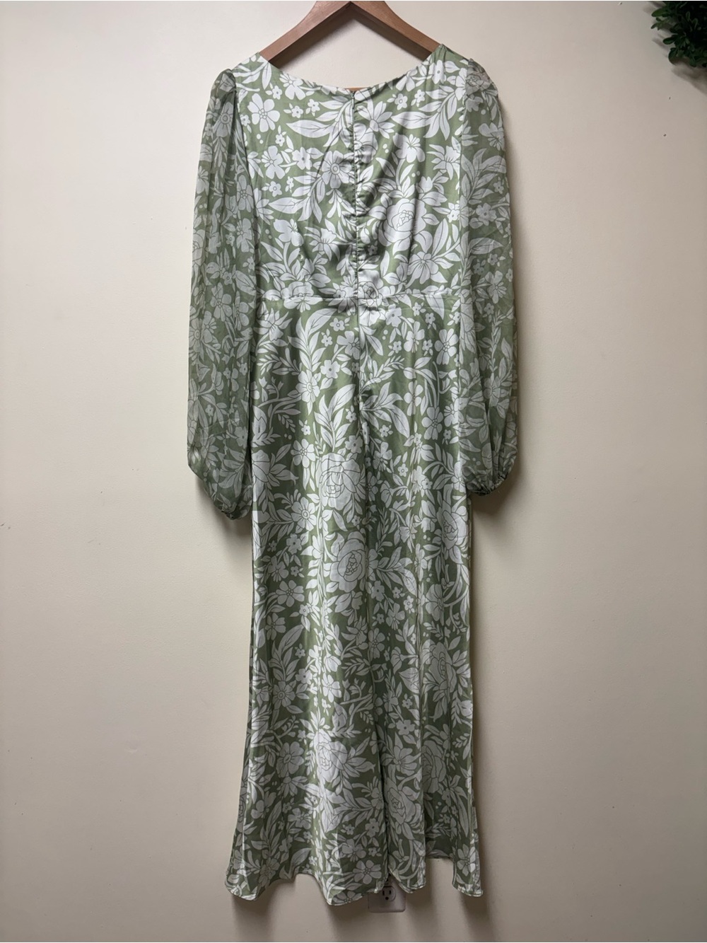 SHOWPO Freollyn Deep V Neck Floral Sheer Sleeve Maxi Dress in Sage Size 10 NWT - Picture 13 of 14